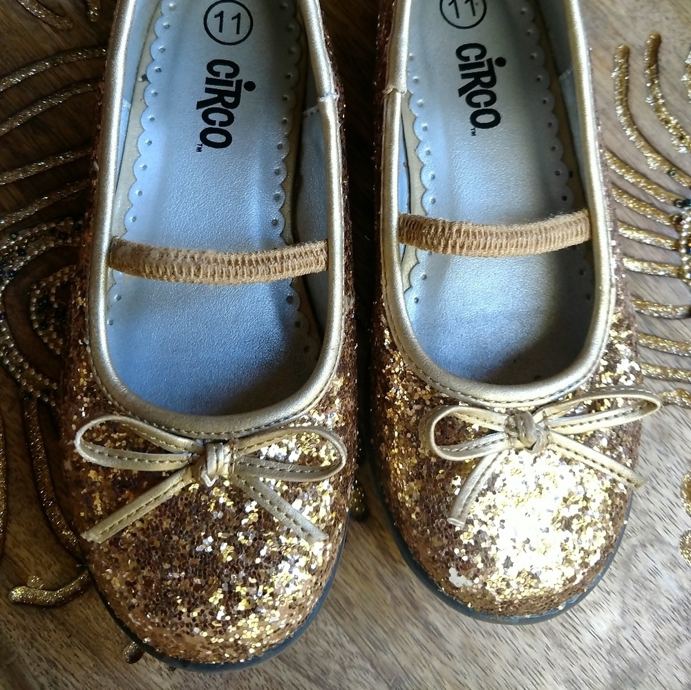 Girls gold sequined ballet flats.